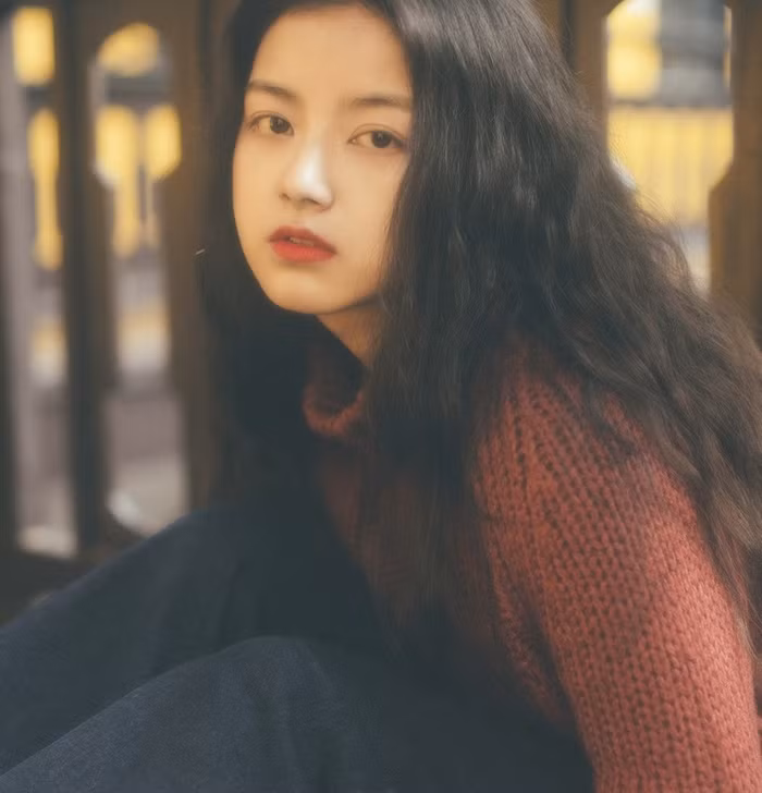 Nhiều người đã phải thắc mắc tại sao Từ Dĩnh có thể xinh đẹp đến vậy? Và tự hỏi phải chăng cô nàng đã phẫu thuật thẩm mỹ hay lạm dụng photoshop quá mức? Nào có ai lại sở hữu một nét đẹp hoàn hảo như thế?