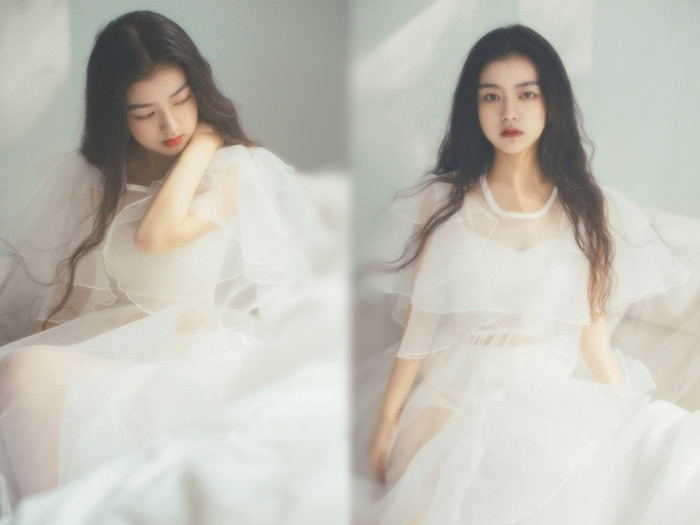 Trong rất rất nhiều cái đẹp của các cô gái, có một loại vẻ đẹp mang tên: thanh khiết - ý chỉ sự mơ màng giống thần tiên tỷ tỷ, sự ngây ngô xen lẫn một chút ngọt ngào, hoài cổ làm cho ai đó rớt mất nhịp 4 của con tim. Hot girl Trung Quốc này là một minh chứng cụ thể, cô đã đang trở thành hot face làm “say lòng những kẻ lãng du” nếu lỡ va phải ánh mắt của nàng.