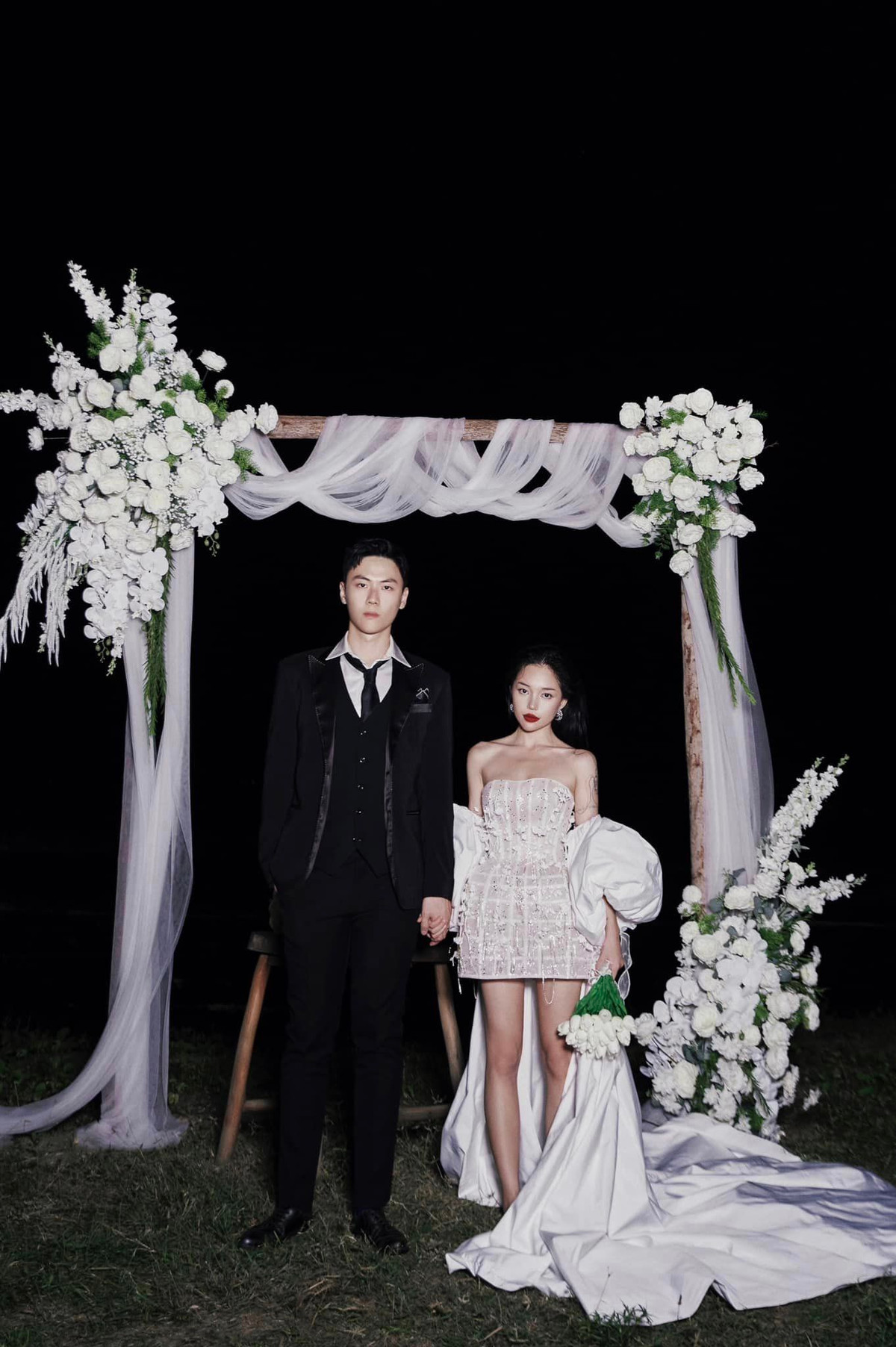 Về chuyện tình cảm, Linh Ngọc Đàm tiết lộ tình yêu với Max Shu cách đây khoảng 1 năm. Bạn trai cô đến từ Đài Loan (Trung Quốc), từng theo học tại Đại học New York (Mỹ).