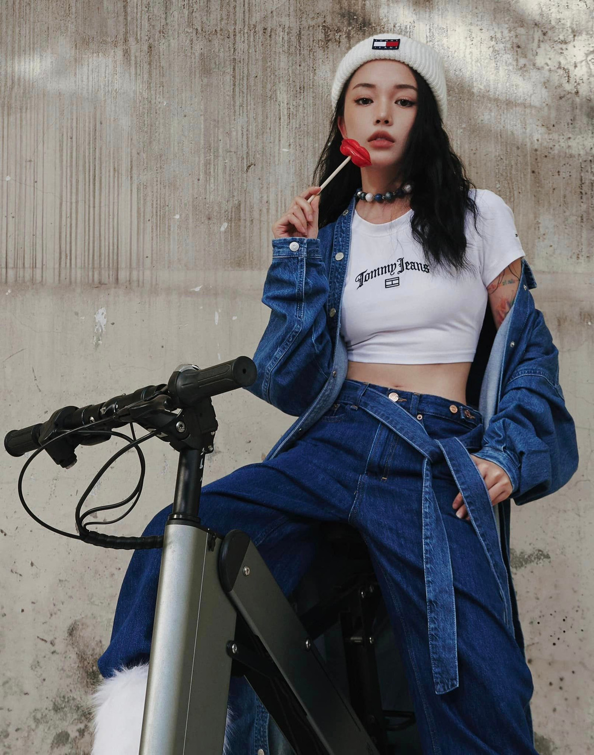 Nhiều người đã dành sự khen ngợi cho cách phối đồ của cô nàng. Có thể thấy, gu thời trang cũng như phong cách của Linh ngày càng ổn định và thăng hạng.