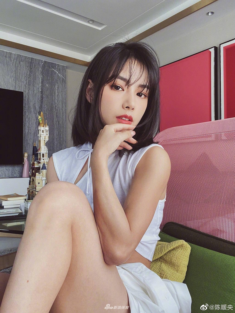 Thần thái xuất sắc của Trần Noãn Ương.