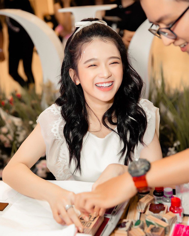 Trước Linh Ka, những hot girl triệu view Instagram đều là những cái tên đình đám như Châu Bùi, Chi Pu, Khánh Ly, Ngọc Thảo, Quỳnh Anh Shyn...