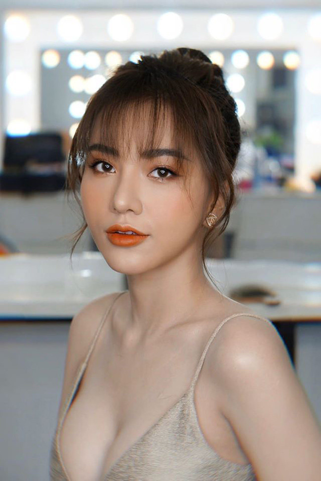 Vóc dáng của Gia Hân được nhận xét là "hot hơn cả mùa hè".