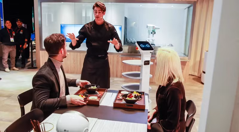 100% món ăn được phục vụ tại đây cũng do robot chế biến./.