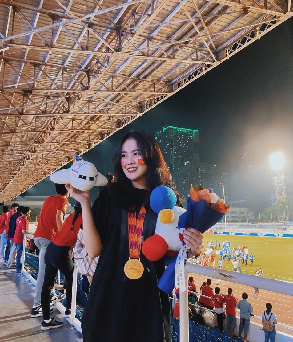 Sau khi dành lời khen cho nhan sắc của bạn gái Đoàn Văn Hậu, cộng đồng mạng Indonesia bắt đầu cho rằng cô nên tìm người yêu mới thay vì hẹn hò với cầu thủ gốc Thái Bình bởi anh không phải là một người tử tế.