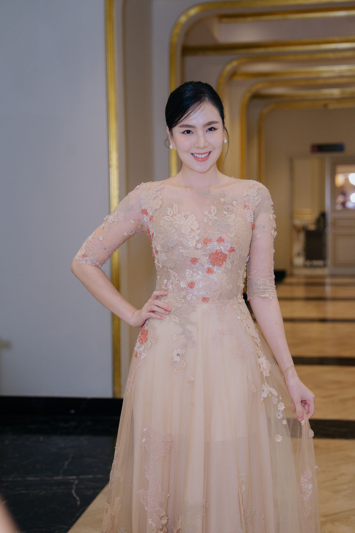 Đã ở lứa tuổi U40, Mai Ngọc vẫn luôn tỏa sáng và tự tin mỗi lần xuất hiện trước ống kính.