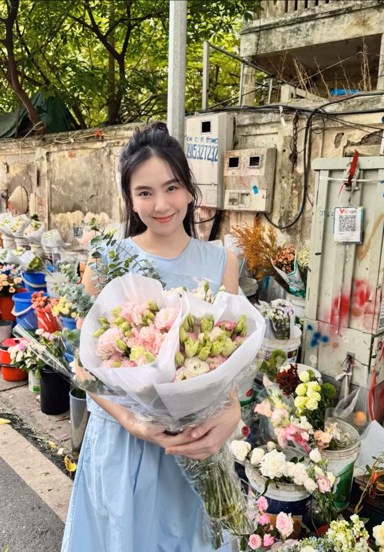 Năm 2016, Mai Ngọc từng được trao giải "MC đẹp nhất VTV" khi tham dự cuộc thi "Vẻ đẹp VTV". Từ đó đến nay, nhan sắc của cô nàng được nhận xét thăng hạng rất nhiều, thêm phần đằm thắm, sắc sảo.