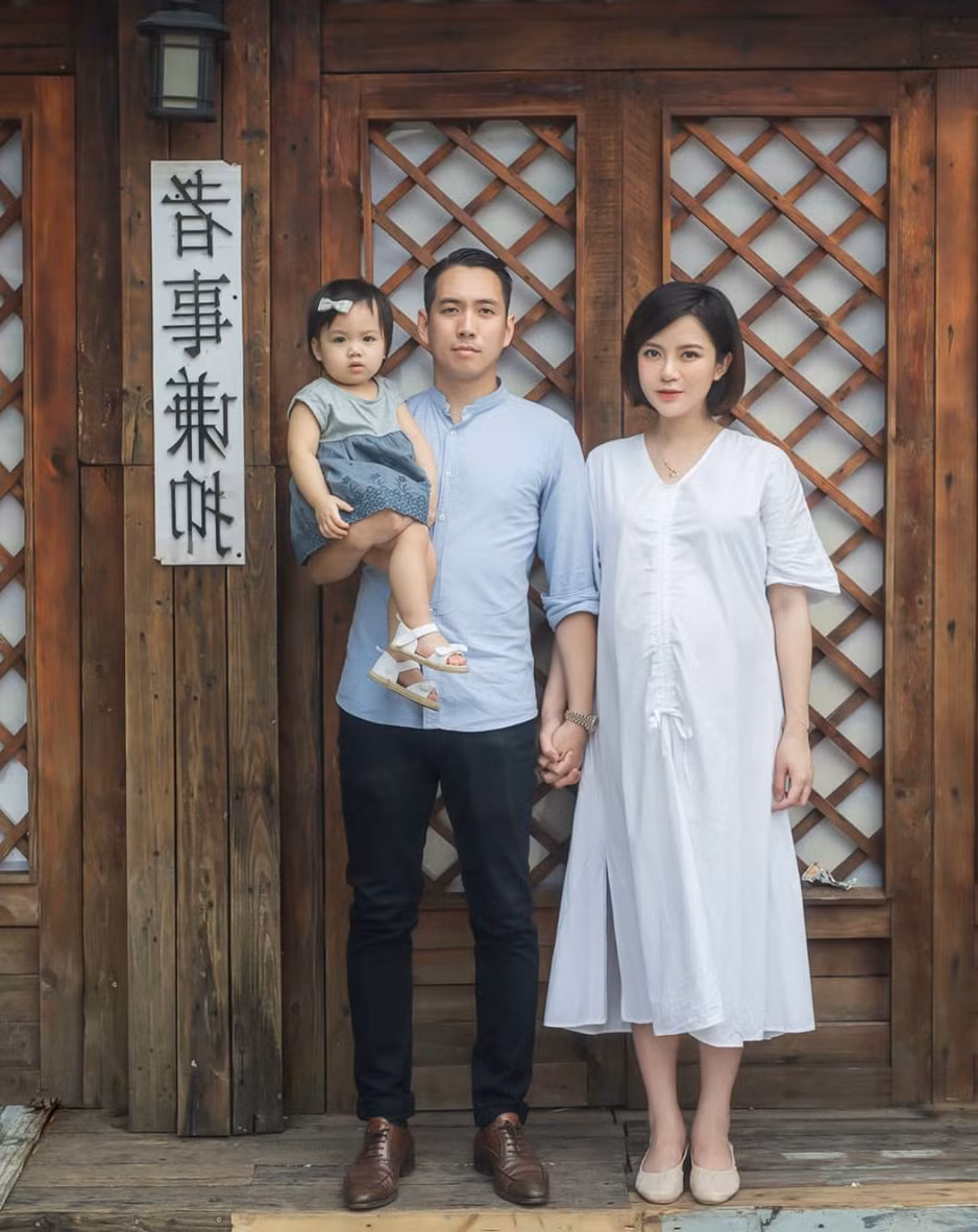 Mặc dù vậy, cuộc sống của Tú Linh vẫn được cộng đồng mạng quan tâm. Gia đình hạnh phúc của nàng hot girl ngày nào trở thành mơ ước của nhiều người.