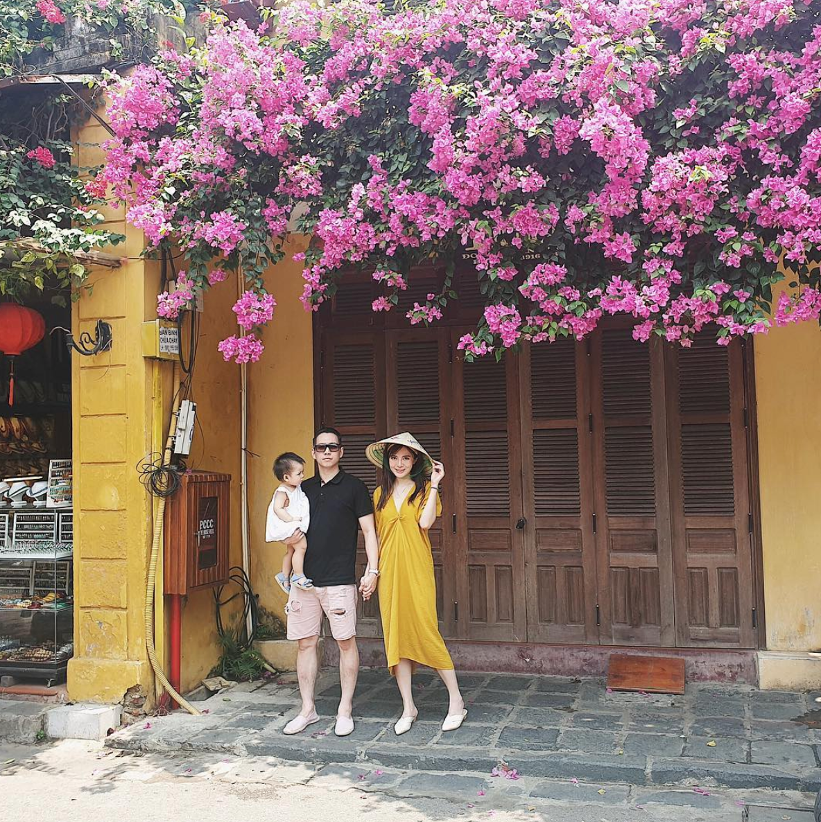 Từ khi kết hôn, Tú Linh không còn tham gia các hoạt động giải trí. Cô nàng lui về làm vợ đảm mẹ hiền trong gia đình.