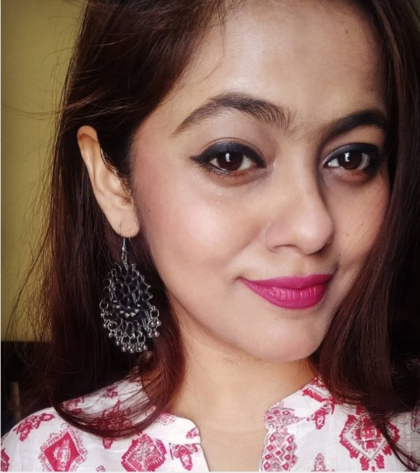 Trào lưu này khiến người nhìn khó chịu đến nỗi chính người mẫu Sophia Hadjipanteli bị doạ giết nếu không sửa sang ngay lại cặp lông mày cho dễ nhìn hơn.