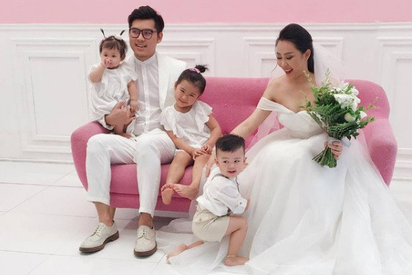 Nhiều tin đồn trên mạng xã hội cho rằng, Gào là "tuesday" xen vào chuyện tình của chồng và một cô nàng du học sinh khác. Mối quan hệ của nữ nhà văn và Tuấn Tú cũng không được nhà chồng chấp nhận nên cặp đôi không làm đám cưới.