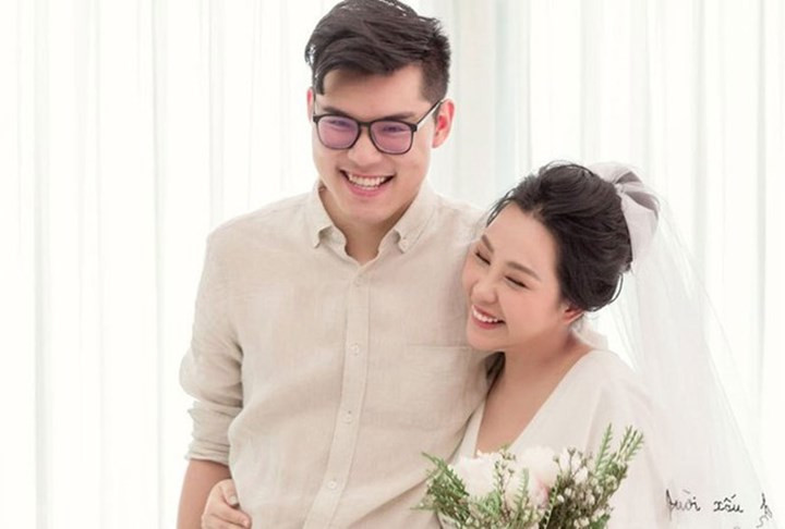 Gào từng có mối tình nhiều năm với Hà Tuấn Tú, từng là du học sinh ở Anh. Cả hai sống chung và có với nhau 3 người con tuy nhiên hiện nay đã ly dị.