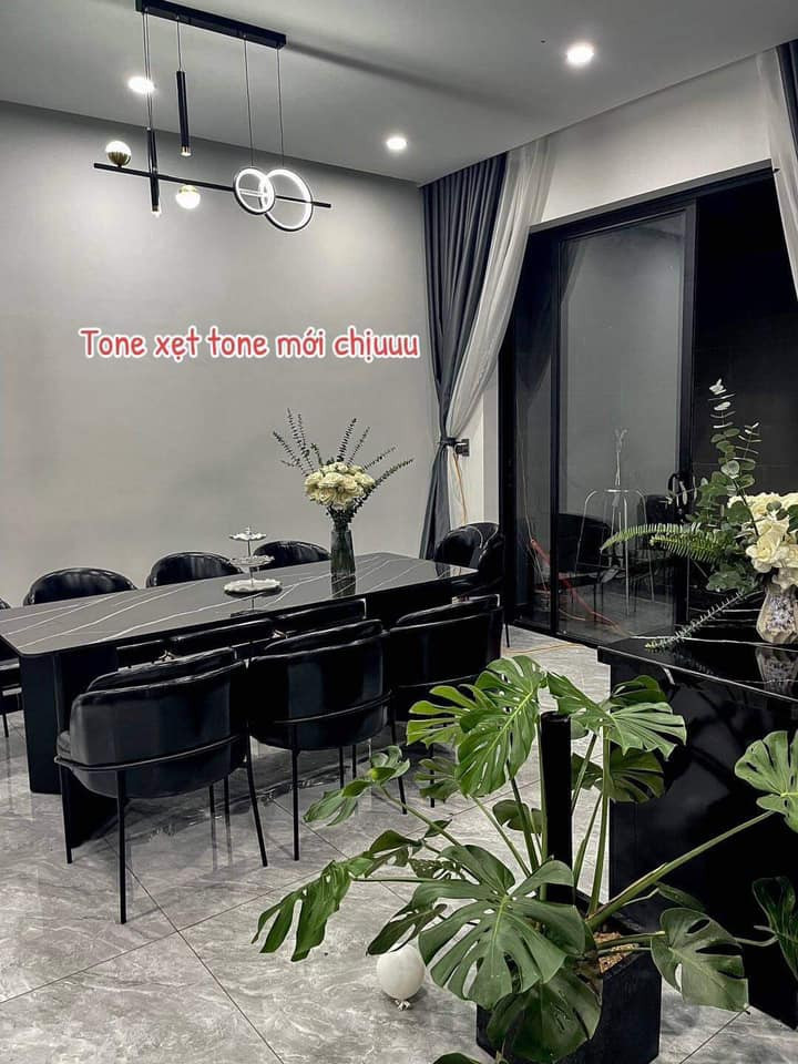 Chia sẻ về bí quyết xây dựng được cơ ngơi này, cô gái đã viết trên dòng trạng thái: "Đây là công sức, mồ hôi và nước mắt của vợ chồng em sau 3 năm". Nhờ sự cố gắng, nỗ lực và chăm chỉ mà 2 vợ chồng mới có được những trái ngọt đầu tiên.