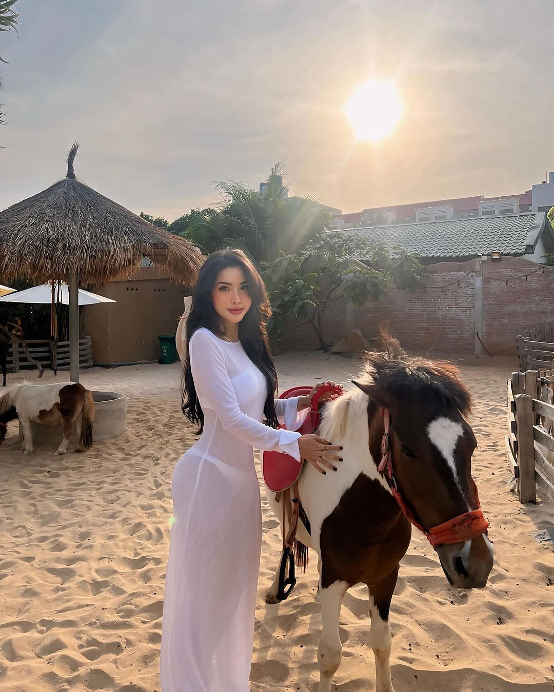 Những trang phục gợi cảm, xuyên thấu thường được người đẹp lựa chọn.