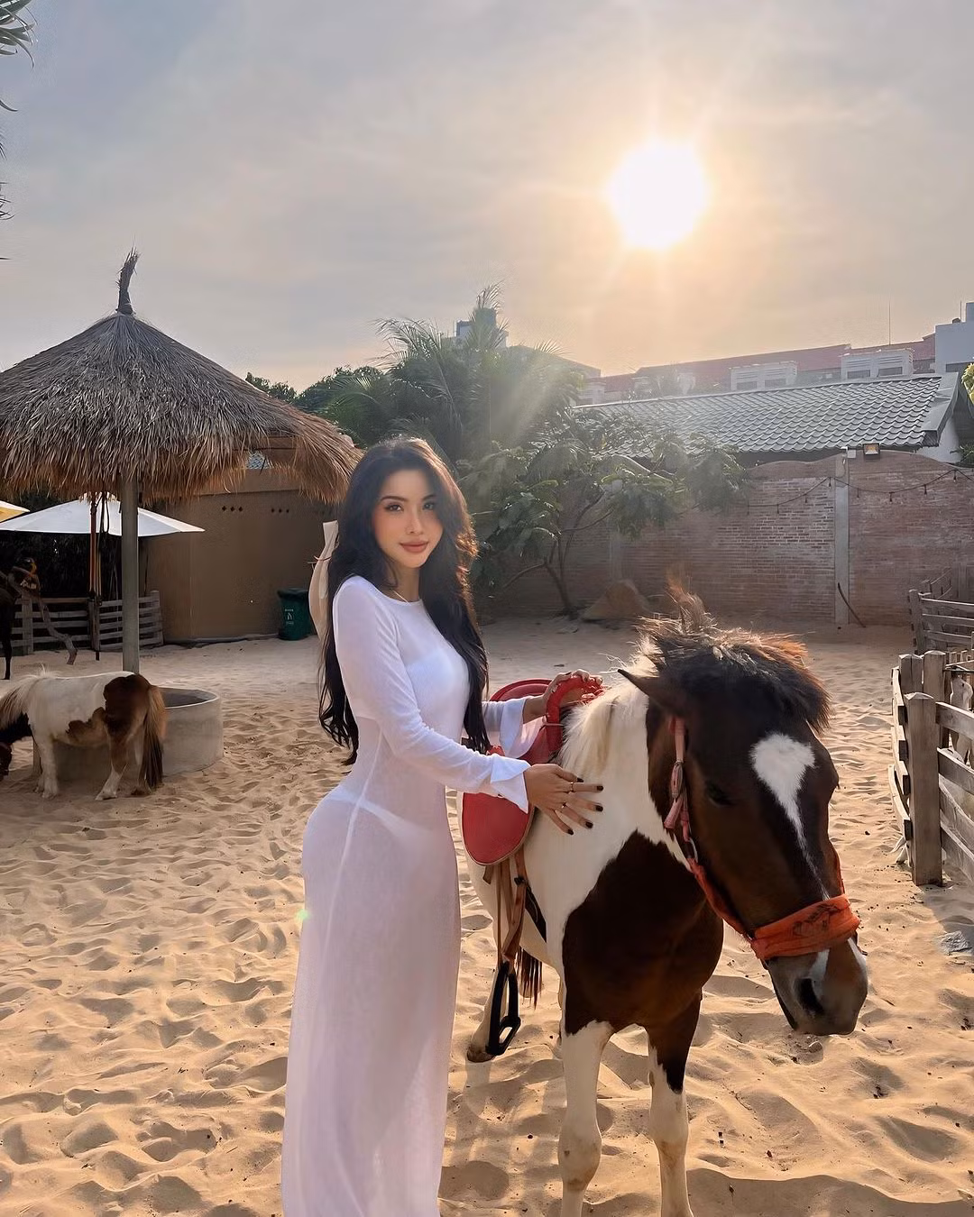 Những trang phục gợi cảm, xuyên thấu thường được người đẹp lựa chọn.