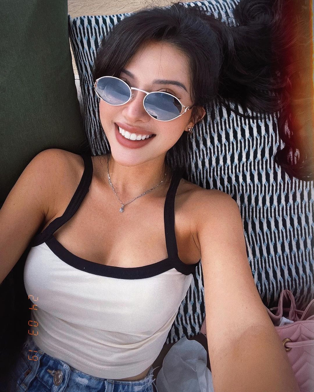 Là người mẫu có phong cách gợi cảm song Quỳnh Ruby lại là người kín tiếng trong cuộc sống riêng. Trên trang cá nhân, cô chia sẻ hình ảnh đã lên chức mẹ và nhận được nhiều lời chúc mừng của bạn bè, người quan tâm.