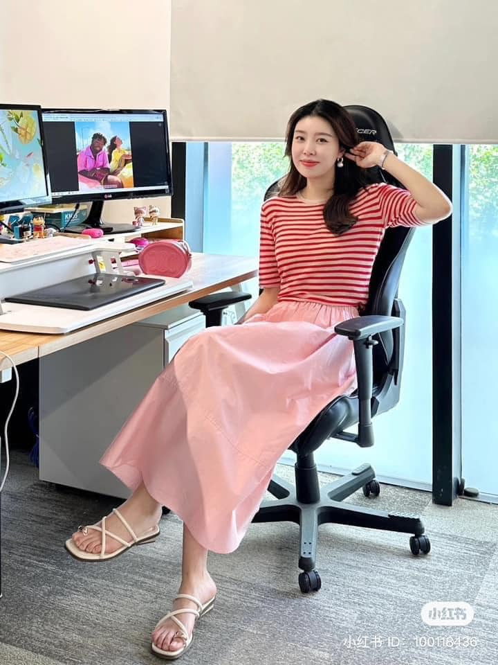 Mặc thế này thì tan làm đi chơi cùng bạn bè được luôn.