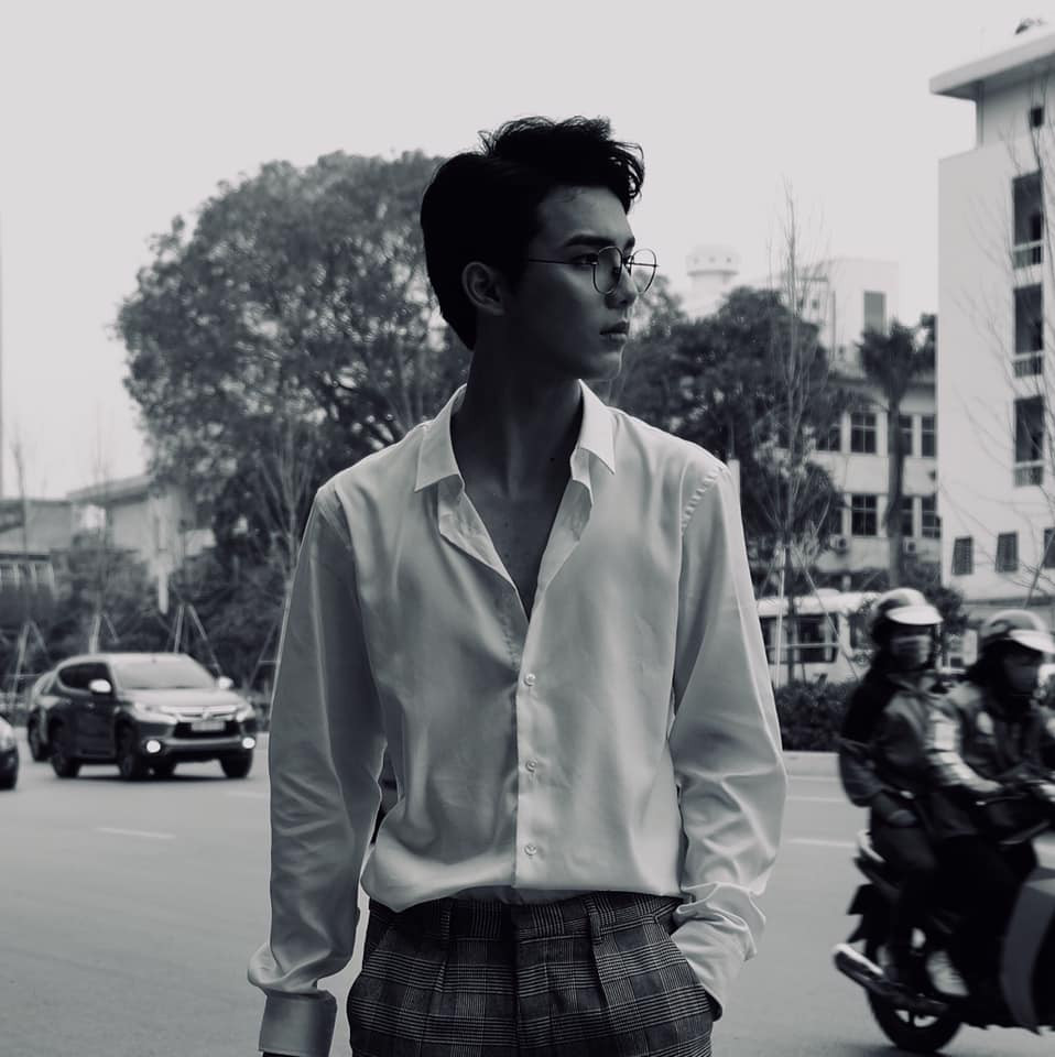 Đức Sơn tâm sự: "Em hơi bất ngờ khi lượt theo dõi (follow) trên tài khoải Facebook cũng như Instagram tăng bất ngờ".