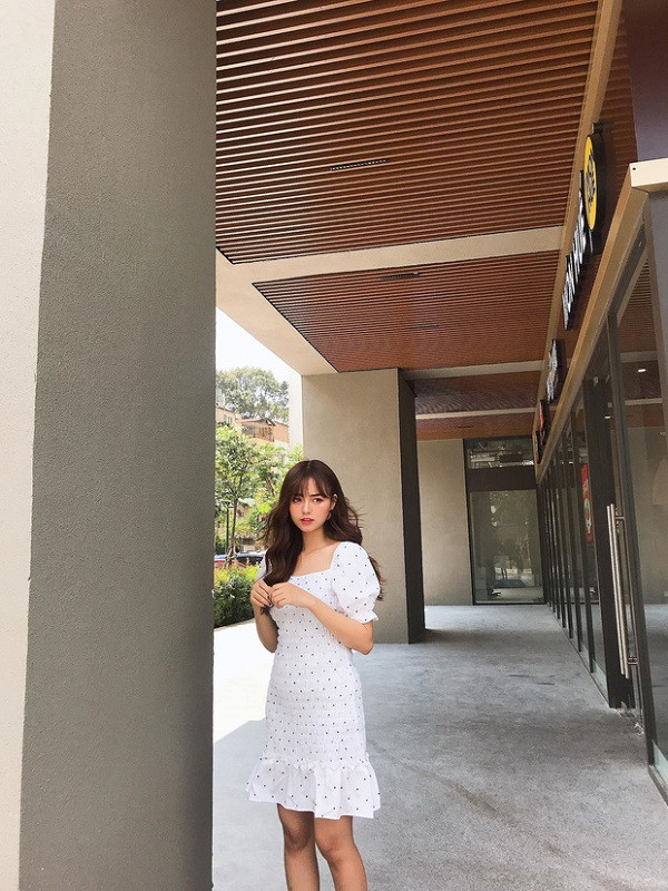 Không thích xô bồ nên Hồng Hạnh cũng không hề có ý định tham gia vào showbiz mặc dù từng có người gợi ý.