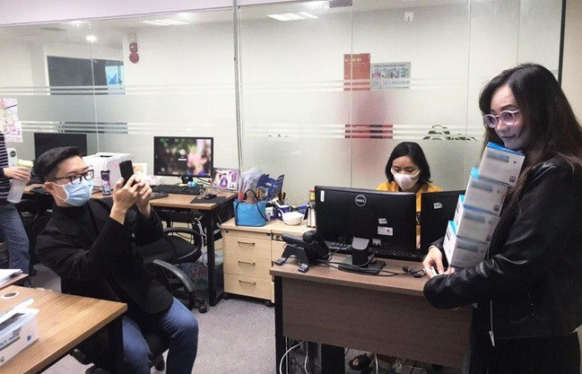 Lì xì to thế này dùng cả năm không hết lại còn mang ý nghĩa sâu sắc chứ nếu quy đổi ra tiền mặt lại chẳng đủ đi ăn một bữa no nê.