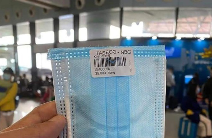 Giá của mỗi chiếc khẩu trang trong mùa dịch nếu mua ở sân bay là 35.000 đồng chứ đâu có ít ỏi gì.