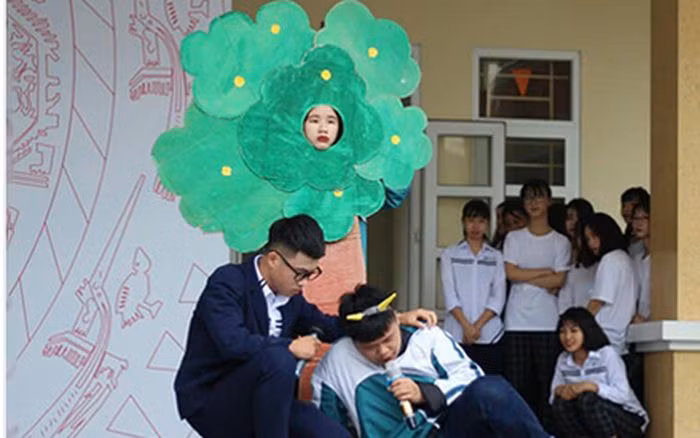 "Cái cây" có khuôn mặt và biểu cảm hết sức dễ thương.