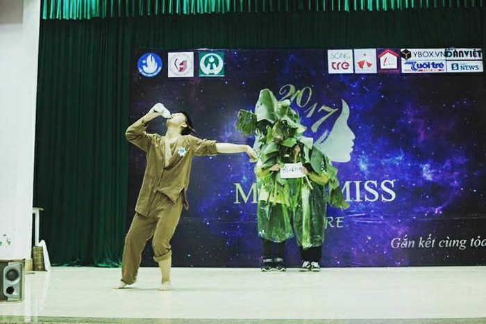 Lại 1 "bụi chuối" khác được xuất hiện đăc biệt trong vở kịch "Chí Phèo".