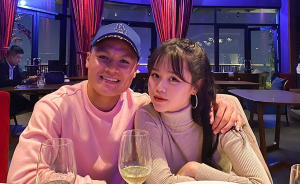 Trước scandal này bạn gái Quang Hải đã có nhiều động thái khiến cư dân mạng hoang mang.