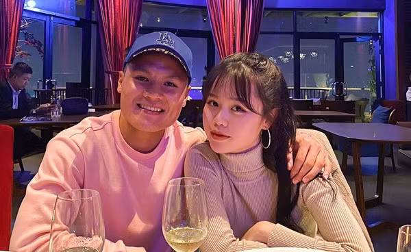 Trước scandal này bạn gái Quang Hải đã có nhiều động thái khiến cư dân mạng hoang mang.