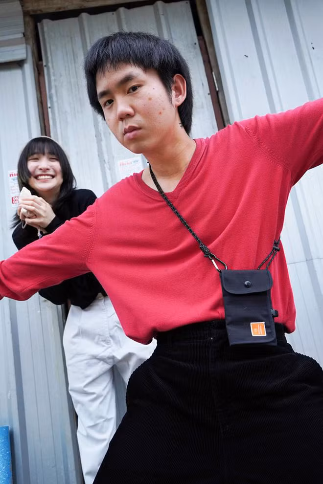 Ngoài Happy Polla , "thánh cosplay" Anucha Sangchart,...mới đây MXH Thái Lan tiếp tục phát cuồng với nhân vật được mệnh danh là " thánh lầy" thế hệ mới.