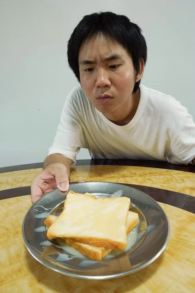 Chẳng cần làm gì nhiều chỉ nhìn thần thái trên khuôn mặt của "thánh lầy" North cũng đủ để mọi người cười cả ngày.