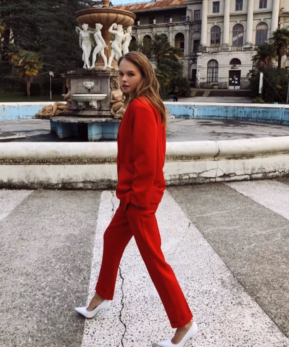 Tất nhiên, đã là người mẫu nội y thì thân hình của Anastasiya Scheglova phải cực kỳ "chuẩn chỉ". Cô nàng 24 tuổi sở hữu thân hình vạn người mê với ba vòng săn chắc.