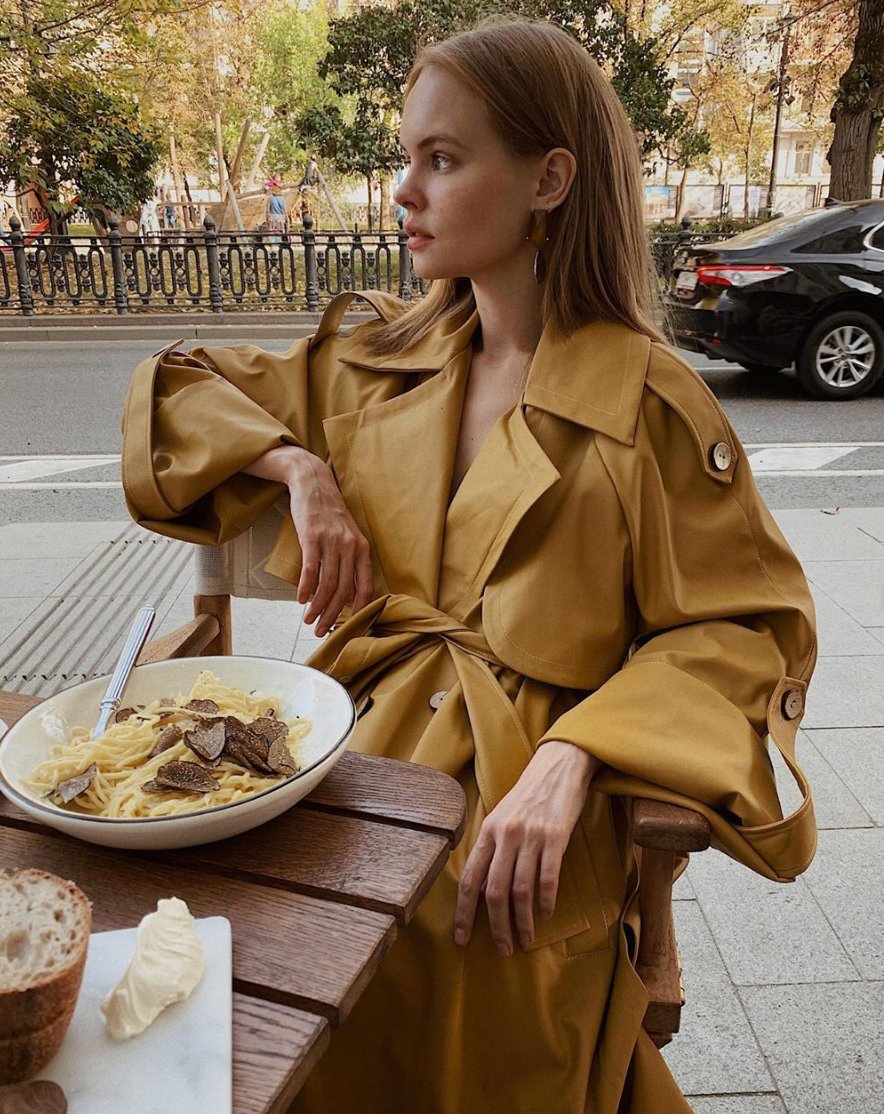 Khiến công chúng nhớ tên với vai trò người mẫu nội y không phải là điều đơn giản bởi bên cạnh hình thể đẹp thì cần phải có "màu sắc" riêng bởi nếu không khéo, những shot hình rất có thể trở nên dung tục và rẻ tiền.