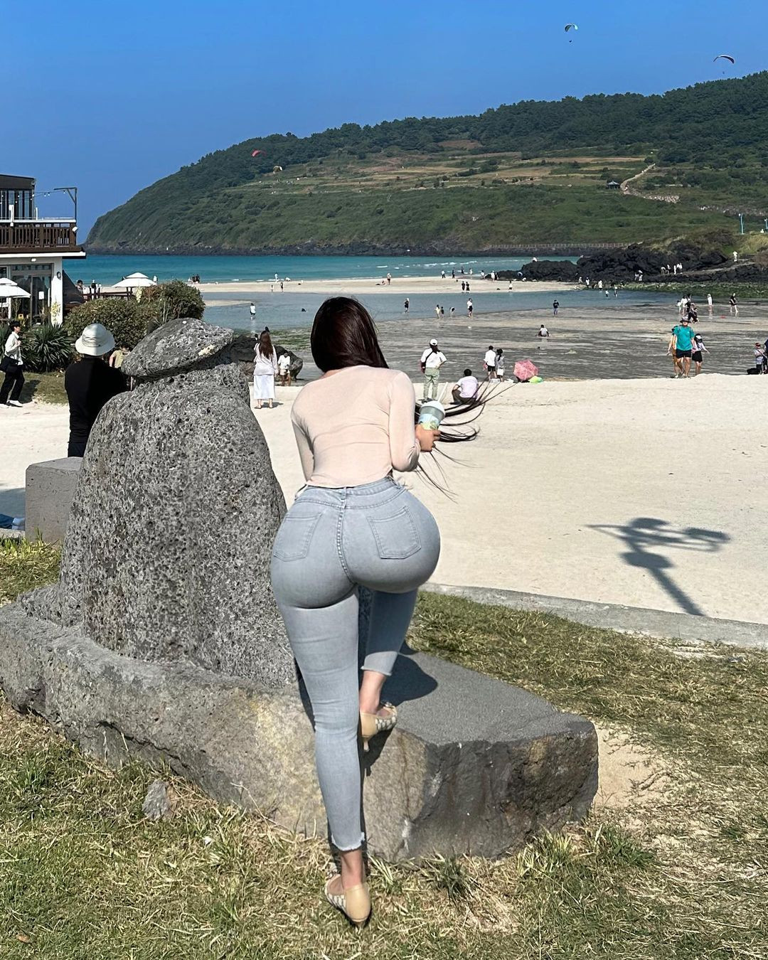 Những hình ảnh hàng ngày được nàng hot girl xứ kim chỉ chăm chỉ cập nhập trên mạng xã hội.