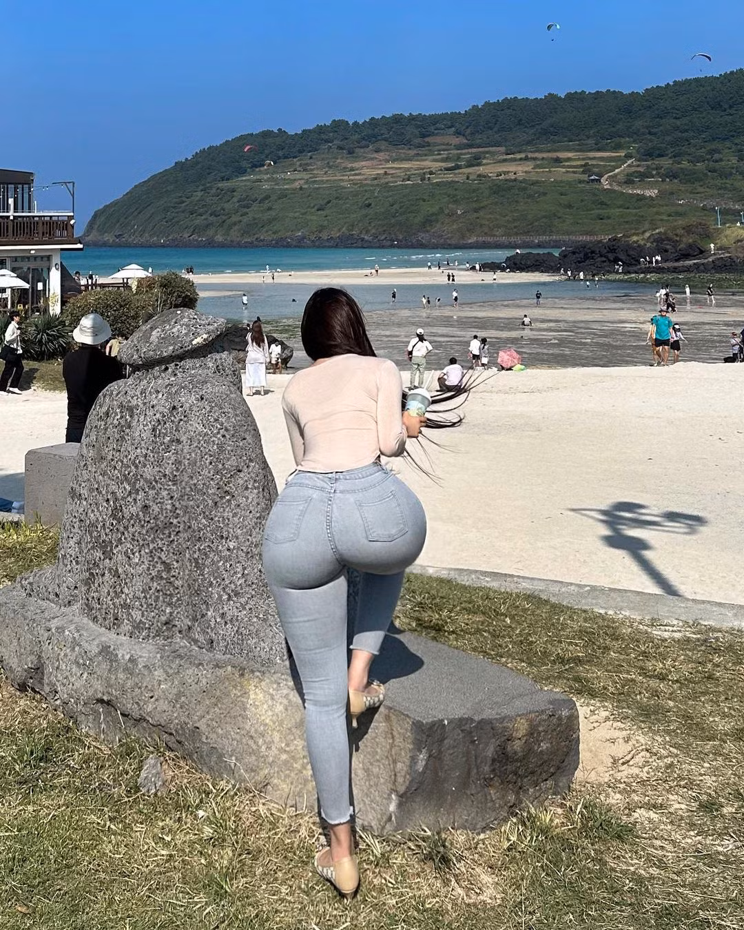 Những hình ảnh hàng ngày được nàng hot girl xứ kim chỉ chăm chỉ cập nhập trên mạng xã hội.