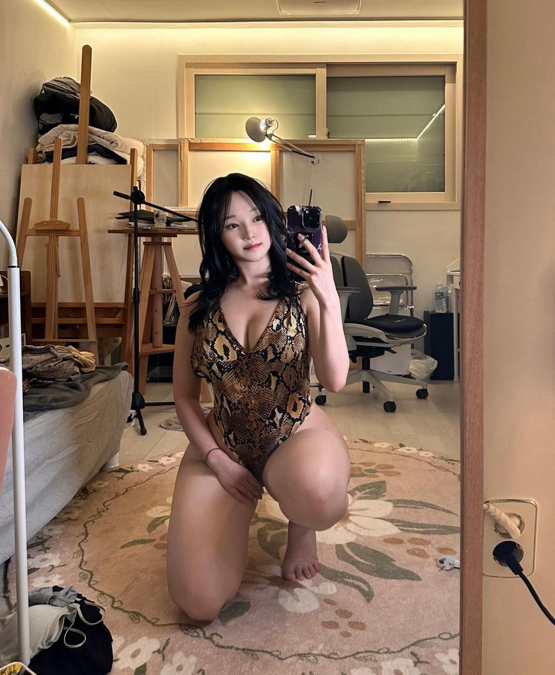 Cô nàng cũng sở hữu cho mình tài khoản trên nền tảng bán hình trả phí với nhiều người theo dõi.