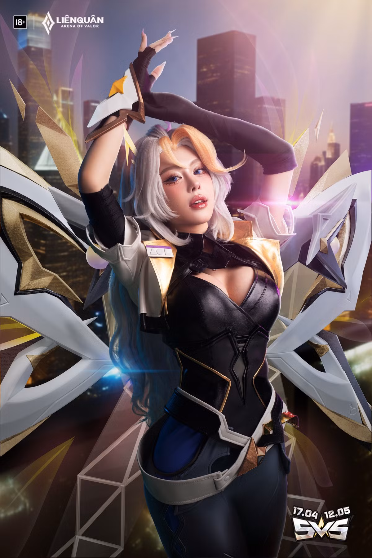 Sự kết hợp giữa bộ trang phục cầu kỳ, với vóc dáng siêu nóng bỏng, cùng lối trang điểm và làm tóc hoàn hảo đã giúp Ngân Hà chinh phục trái tim của hàng ngàn người hâm mộ.