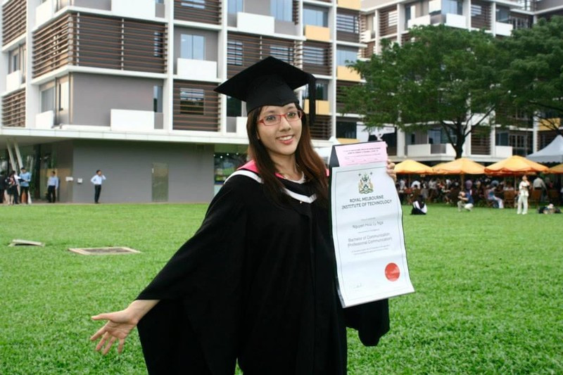 Được biết em gái BTV Hoài Anh có tên là Nguyễn Hoài Ly Nga. Cô từng tốt nghiệp trường đại học danh tiếng Rmit và hiện đang là thạc sỹ.