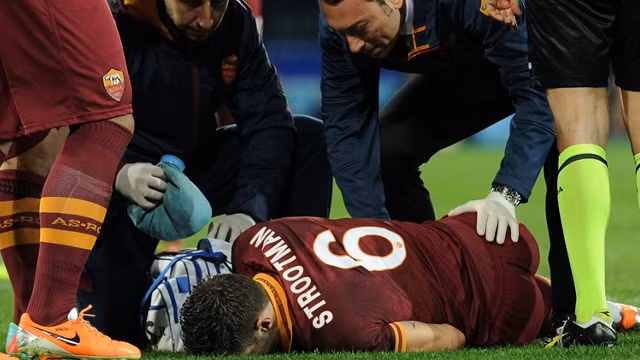 Kevin Strootman (AS Roma): Tiền vệ trung tâm người Hà Lan gặp chấn thương dây chằng khủng khiếp hồi tháng 3/2014. Anh đã phải xa sân cỏ trong 9 tháng và mới chỉ trở lại thi đấu cho AS Roma từ tháng 11/2014. Không chỉ vắng mặt trong 30 trận của CLB thành Rome, Strootman còn phải bỏ lỡ kỳ World Cup hồi mùa hè năm ngoái.