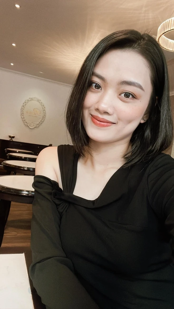 Không chỉ tài năng, xinh đẹp, Thu Hoài còn được tuyển thẳng vào Đại học Kinh tế (Đại học Quốc gia Hà Nội).