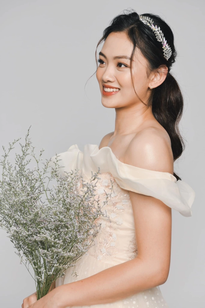 Cô nàng vừa mới mở trung tâm dạy tiếng Anh dành riêng cho VĐV thể thao. Đó cũng là lý do cô nàng được Xuân Trường động viên và chúc mừng.