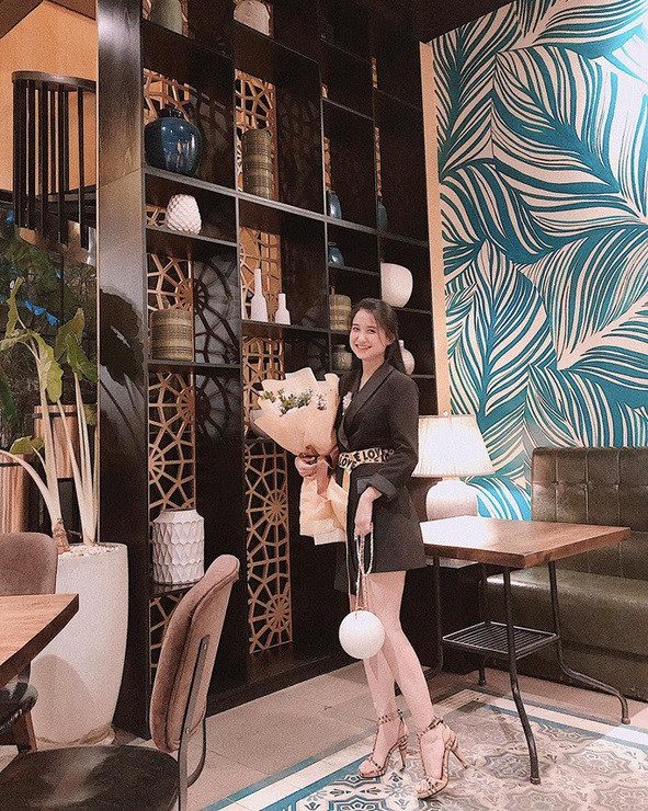 Minh Nhựa và bồ nhí từng cùng đi du lịch ở Mỹ, hoặc tận hưởng thời gian bên nhau ở những resort hạng sang.