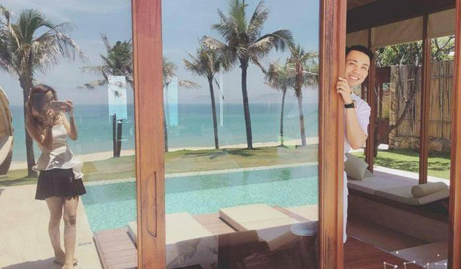 Người tình của Minh Nhựa - Angela cũng được đại gia này tổ chức sinh nhật hoành tráng với sự góp mặt của khá đông bạn bè.