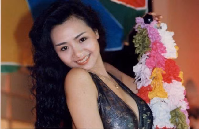 Trong lúc sự nghiệp đang ở đỉnh cao, Diệp Tử My hẹn hò với bác sĩ nổi tiếng Lữ Tích Chiêu. Từ khi về sống chung với bạn trai, cô cũng ngừng đóng phim 18+ và dần rút khỏi làng giải trí.