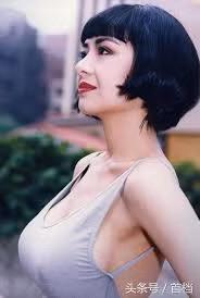 Diệp Tử My là người tình bốc lửa và có nhiều cảnh nóng nhất với Châu Tinh Trì. Vua hài Hong Kong từng chia sẻ, vẻ đẹp thuở thanh xuân của cô đến nay chưa có 'Tinh mỹ nhân' nào sánh kịp.