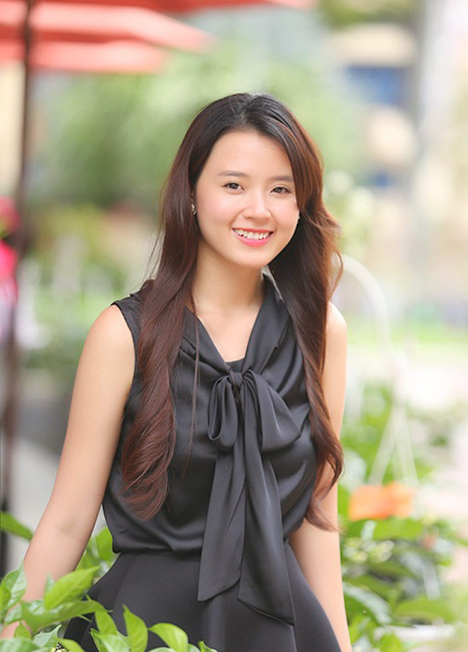 Không chỉ xinh đẹp, Midu còn học rất giỏi. Cô từng trong đội tuyển học sinh giỏi văn của trường, là á khoa trường Đại học Kiến trúc. Chính bởi những lợi thế của mình nên nàng hot girl này không chỉ khiến giới trẻ say đắm mà còn rất được lòng các vị phụ huynh.