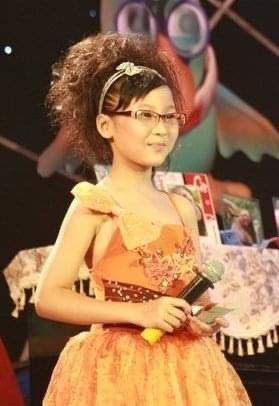 Nguyễn Hiền Anh là cô bé đạt được giải trình diễn xuất sắc nhất Đồ Rê Mí 2007 với lối trình bày tự nhiên, cá tính.