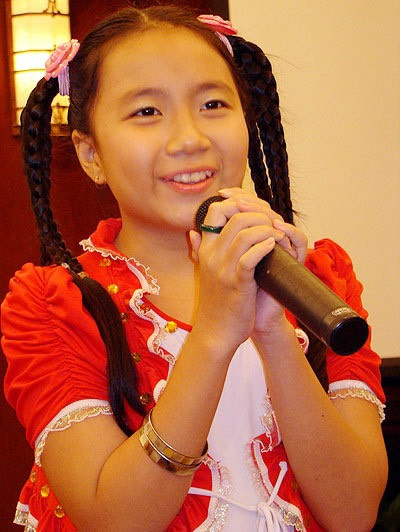 Cô bé Trần Nguyễn Bảo Trâm chính là quán quân của chương trình Đồ Rê Mí 2007 sau khi xuất sắc vượt qua 9 thí sinh khác.