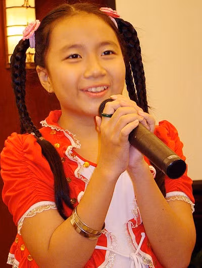 Cô bé Trần Nguyễn Bảo Trâm chính là quán quân của chương trình Đồ Rê Mí 2007 sau khi xuất sắc vượt qua 9 thí sinh khác.