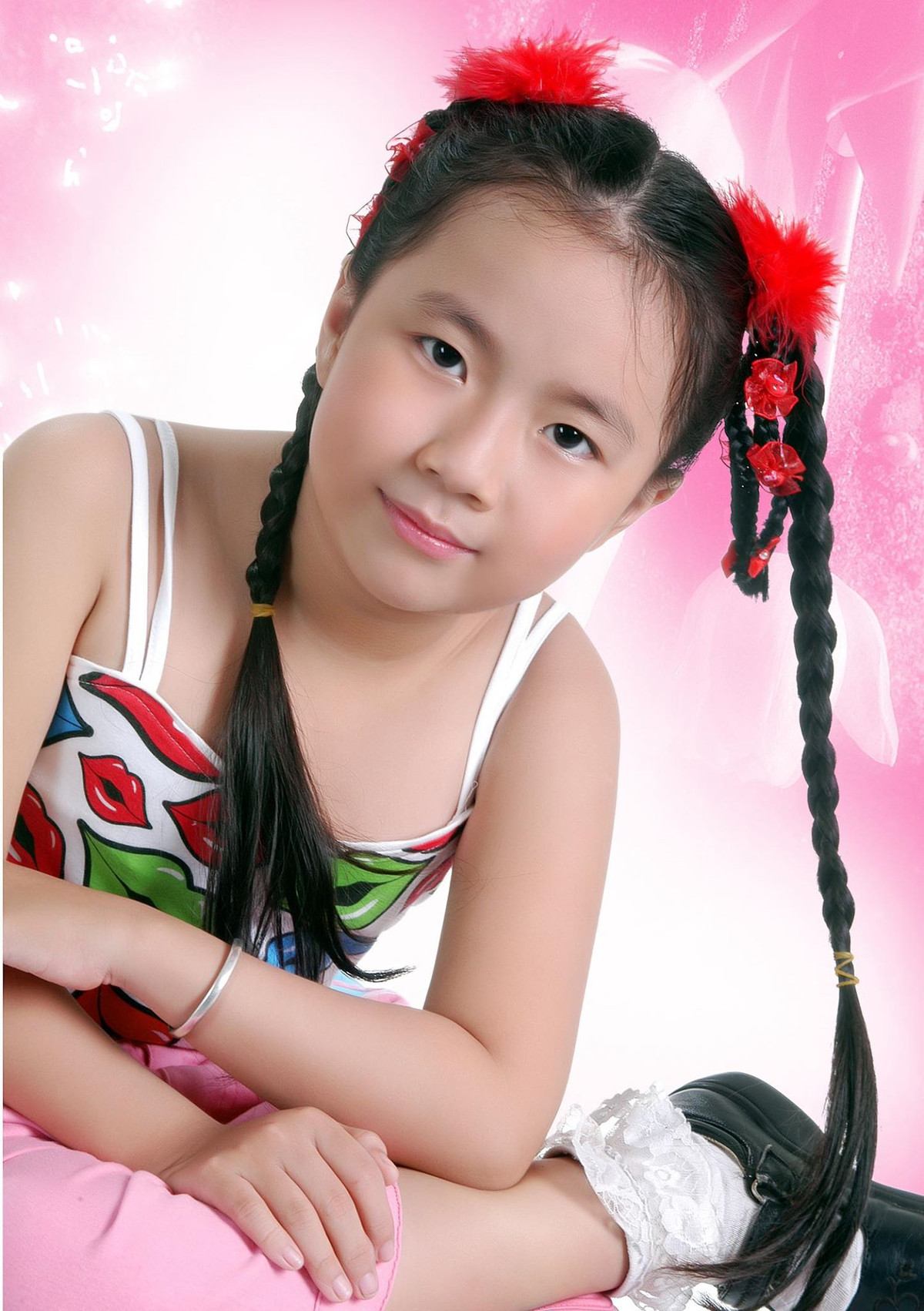 Bé gái sinh năm 1998 ngày nào giờ đã khác và trưởng thành hơn rất nhiều. Hiện tại, Bảo Trâm đang hoàn thành năm cuối 2 bằng cử nhân tại một trường Đại học bên Mỹ.